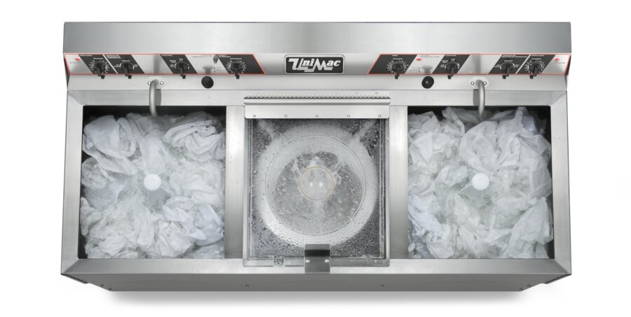 UniMac UM202 top-down view showing rectangular tub and spray rinse